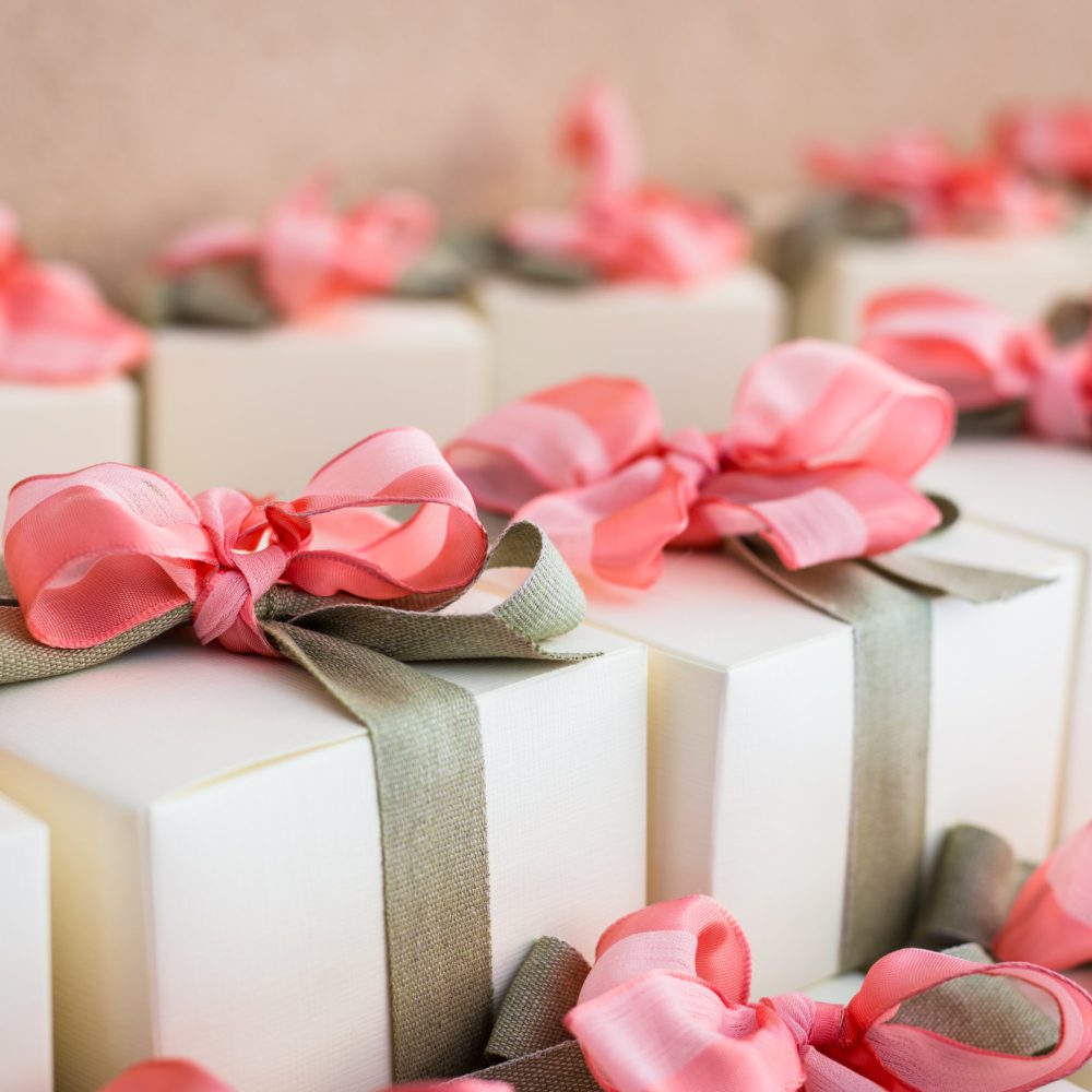 wedding gifts for wedding guest